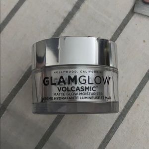 GLAMGLOW volcasmic matte moisturizer